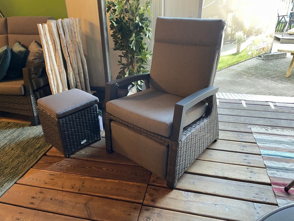 GIANTEX Opvouwbare ligstoel, met gezichtsgat en afneembaar kussen, verstelbare rugleuning en voetensteun, draagbare stoel voor zwembad en strand (blauw